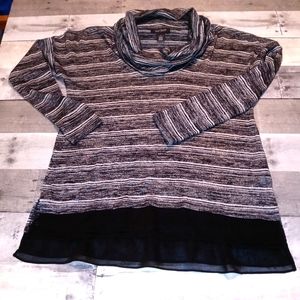 White House Black Market trtlneck sweater blk hem